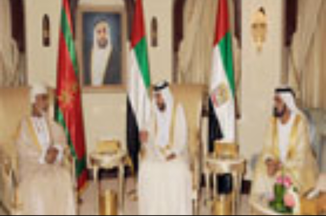 Khalifa bin Zayed, Qaboos review ways to boost cooperation in the presence of Sheikh Mohammed bin Rashid