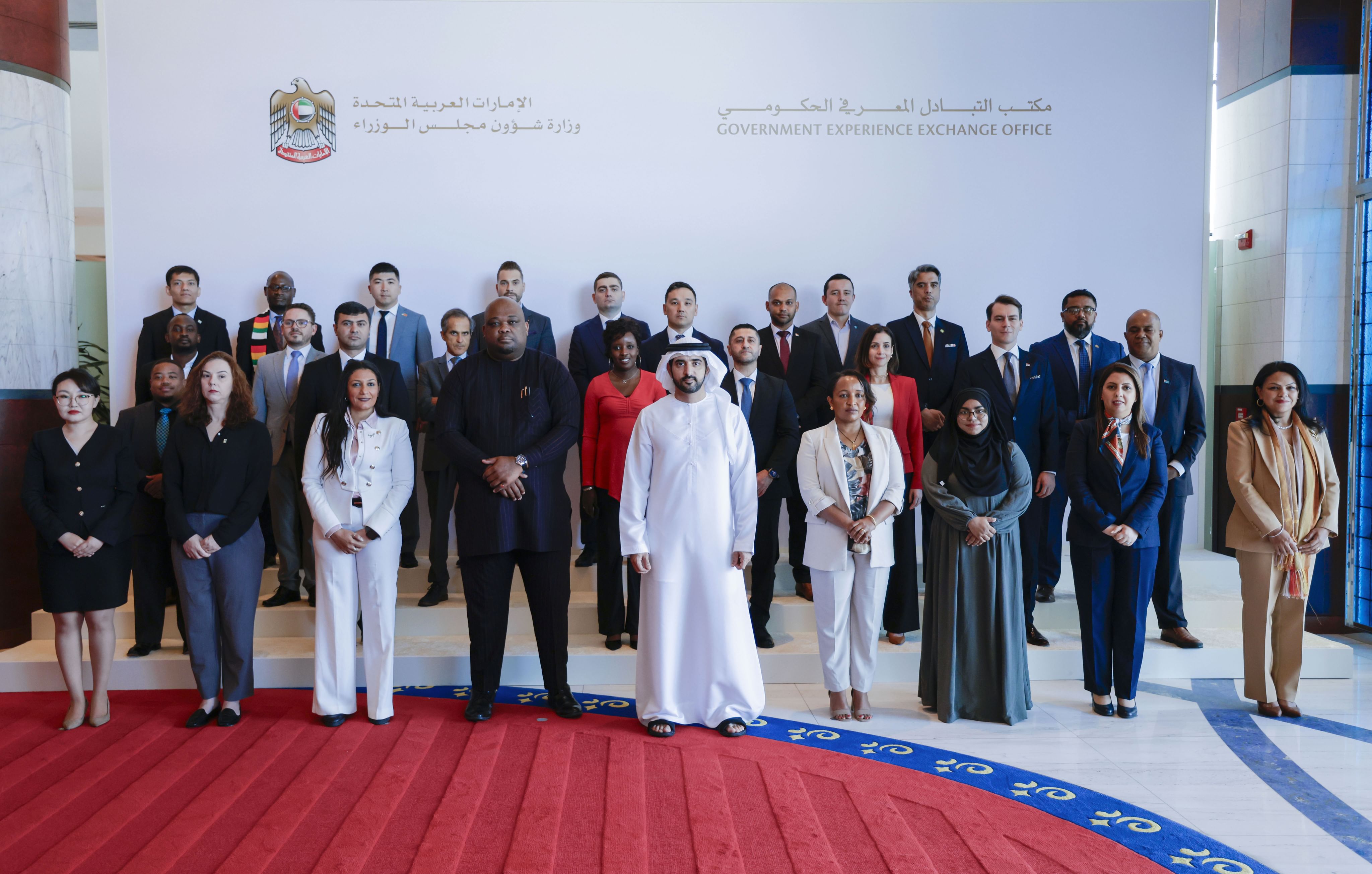 Hamdan bin Mohammed meets with delegates during International Programme for Government Directors