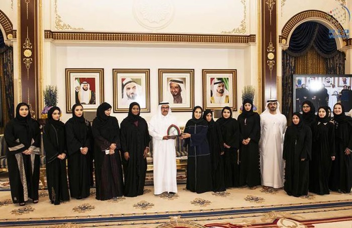 محمد بن راشد يستقبل أساتذة وعلماء مشاركين في منتدى فقه الاقتصاد الإسلامي