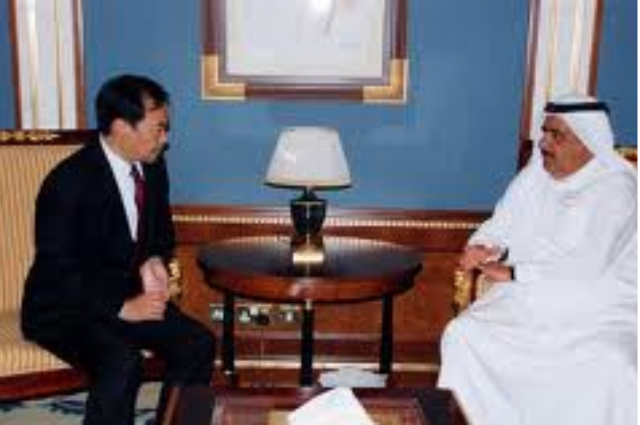 Hamdan Bin Rashid Receives the Consuls Generals of India and South Africa 