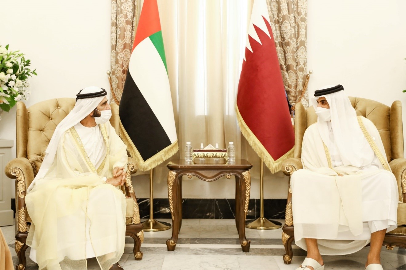 Mohammed bin Rashid meets with Emir of Qatar on sidelines of Baghdad Conference for Cooperation and Partnership