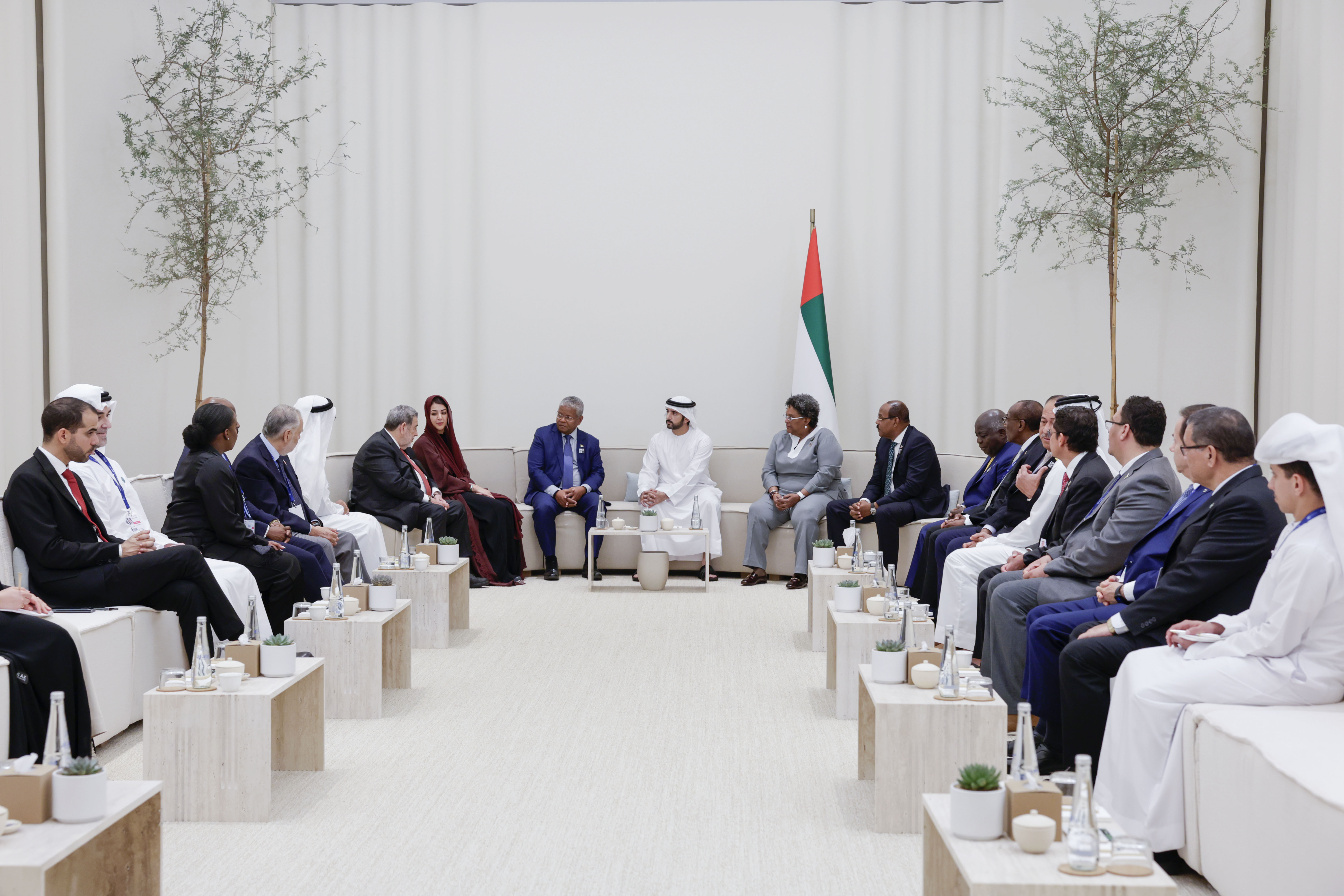 Hamdan bin Mohammed meets with President of Seychelles
