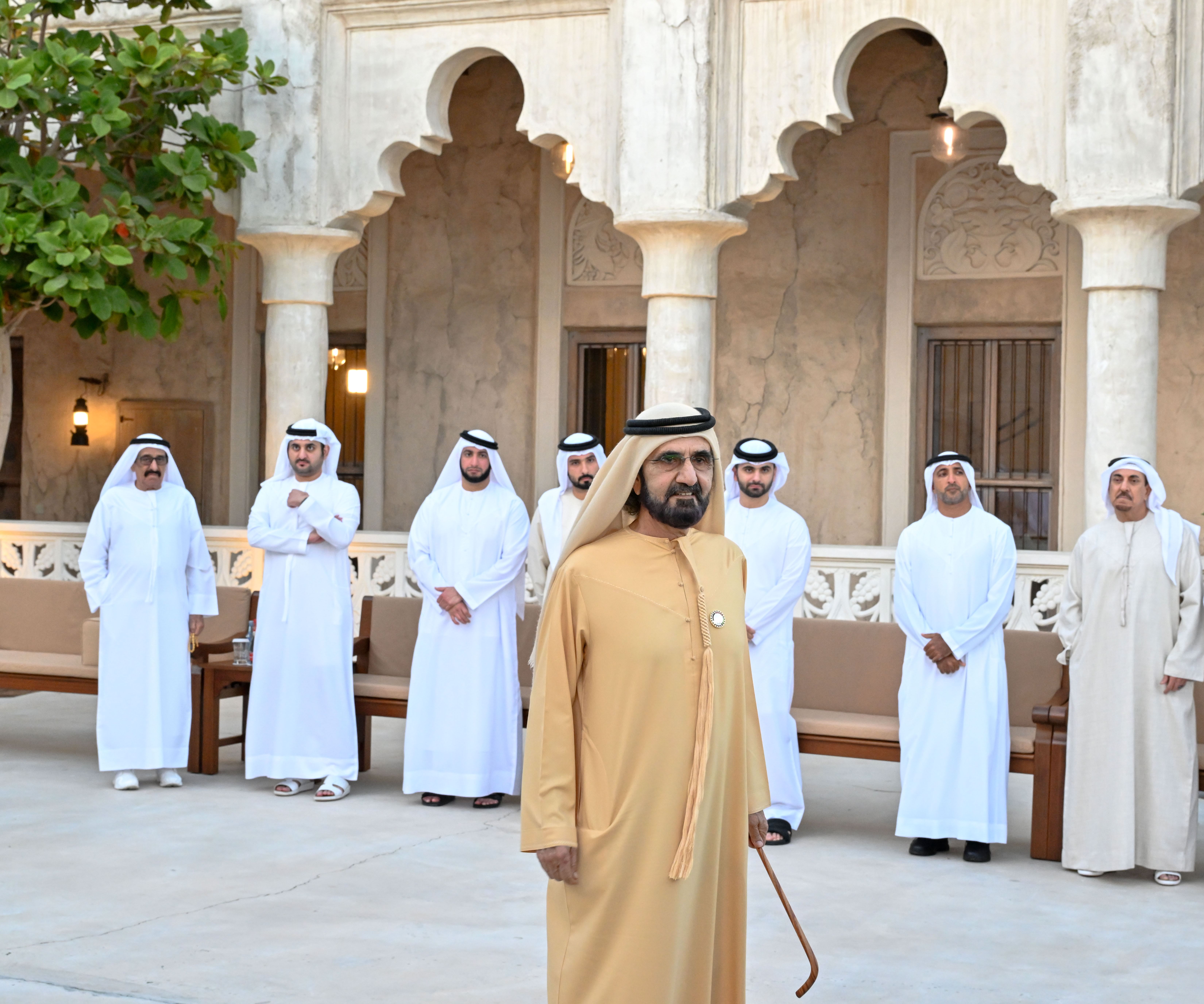 Mohammed bin Rashid meets with local dignitaries, senior officials, heads of government entities, businessmen at Al Shindagha Majlis