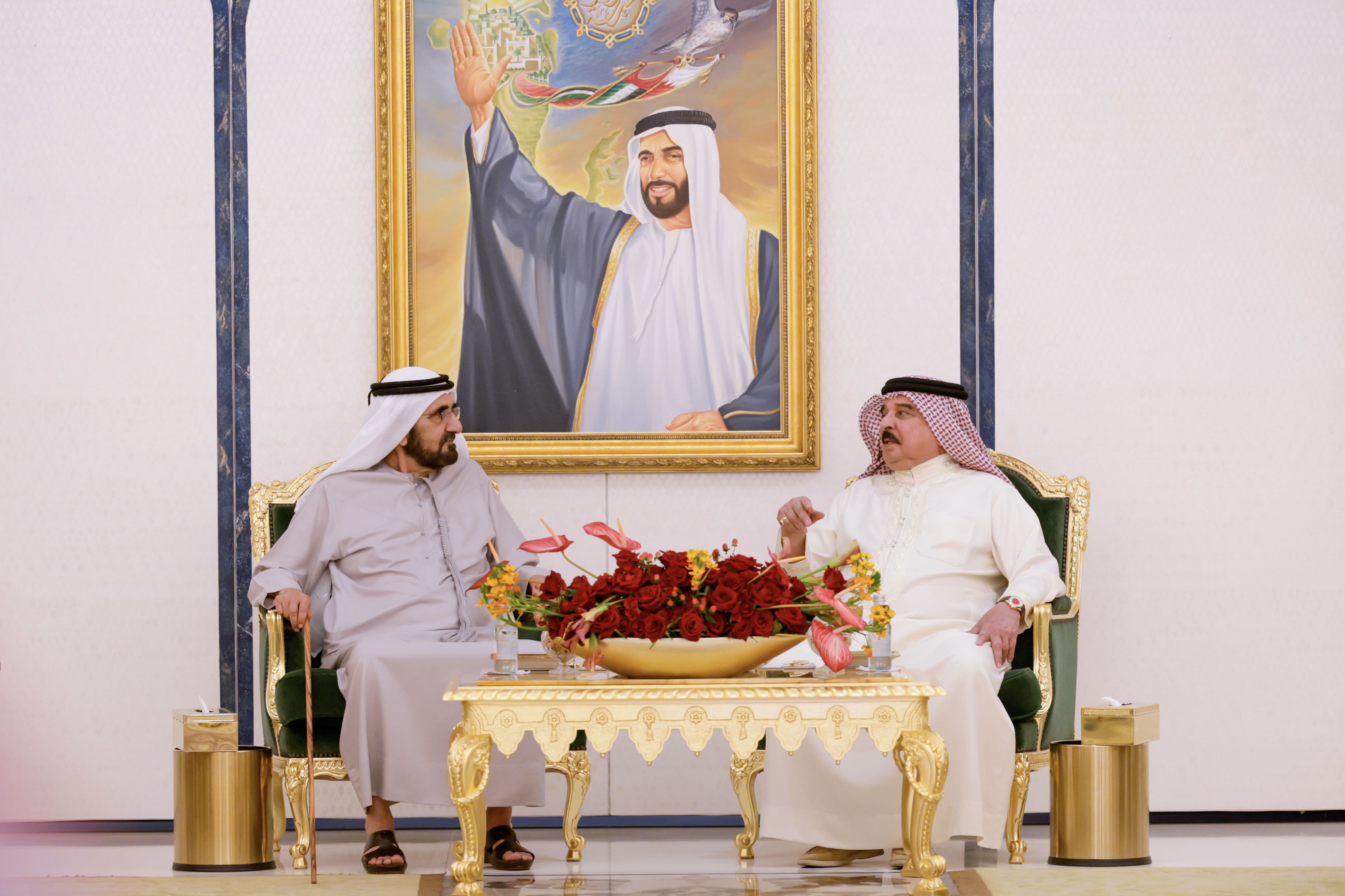 Mohammed bin Rashid meets with King of Bahrain, explores opportunities to strengthen bilateral relations