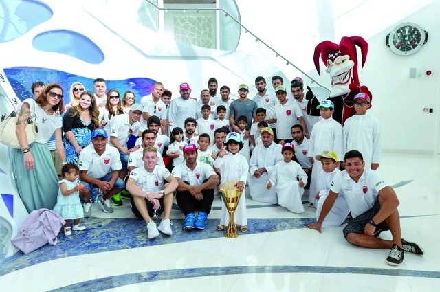 خليفة ومحمد بن راشد يحضران مأدبة غداء بمناسبة زفاف حمدان بن محمد آل نهيان 