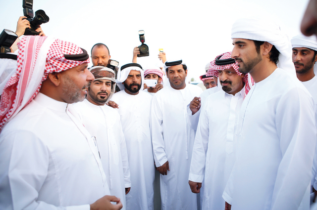 محمد بن راشد يشهد سباق السيدات في مهرجان ولي عهد دبي للقدرة