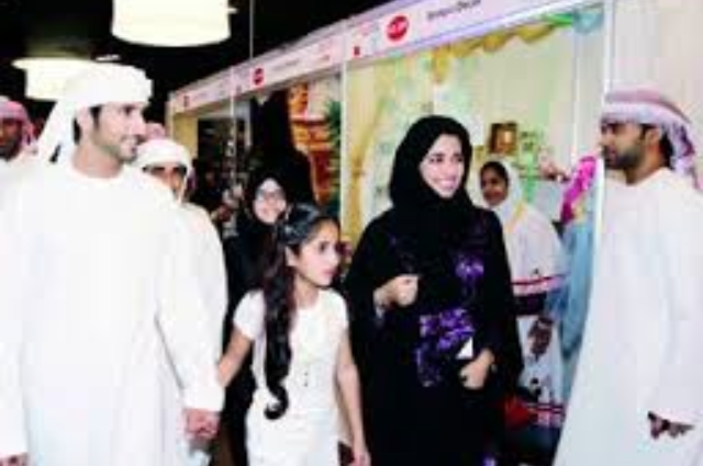 Hamdan Bin Mohammed visits the Small Merchant exhibition