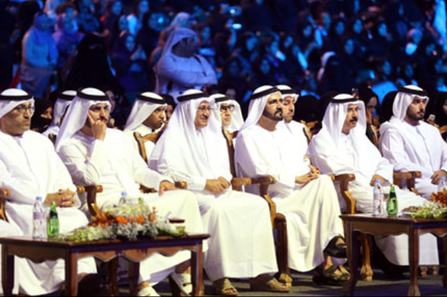 أمام محمد بن راشد قاضيان يؤديان اليمين القانونية 