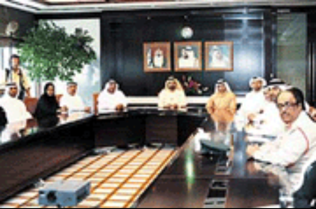 Mohammad Bin Rashid attends a meeting with senior Government officials 
