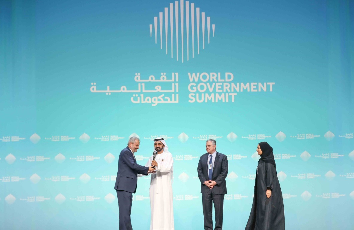 VP presents Best Minister Award to Afghan Health Minister