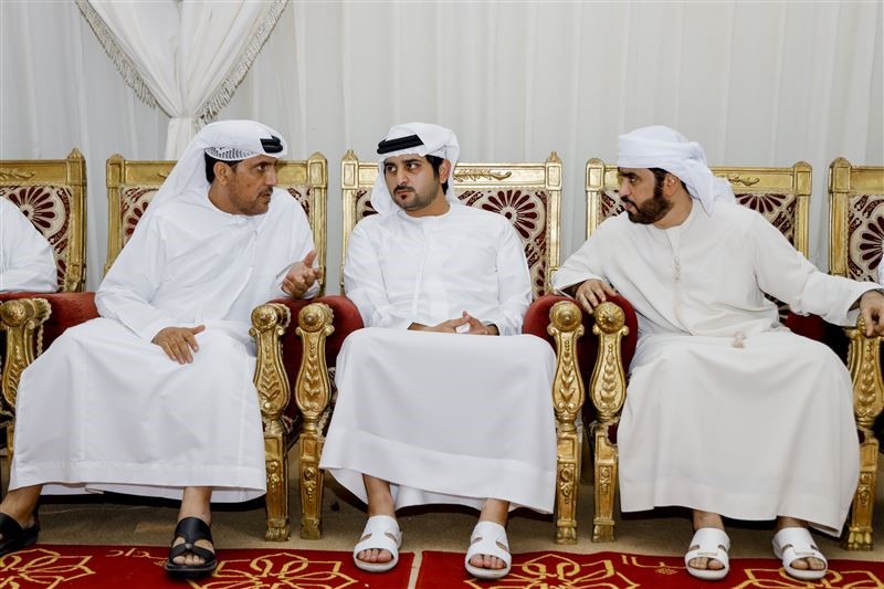 Maktoum bin Mohammed offers condolences to martyrs’ families