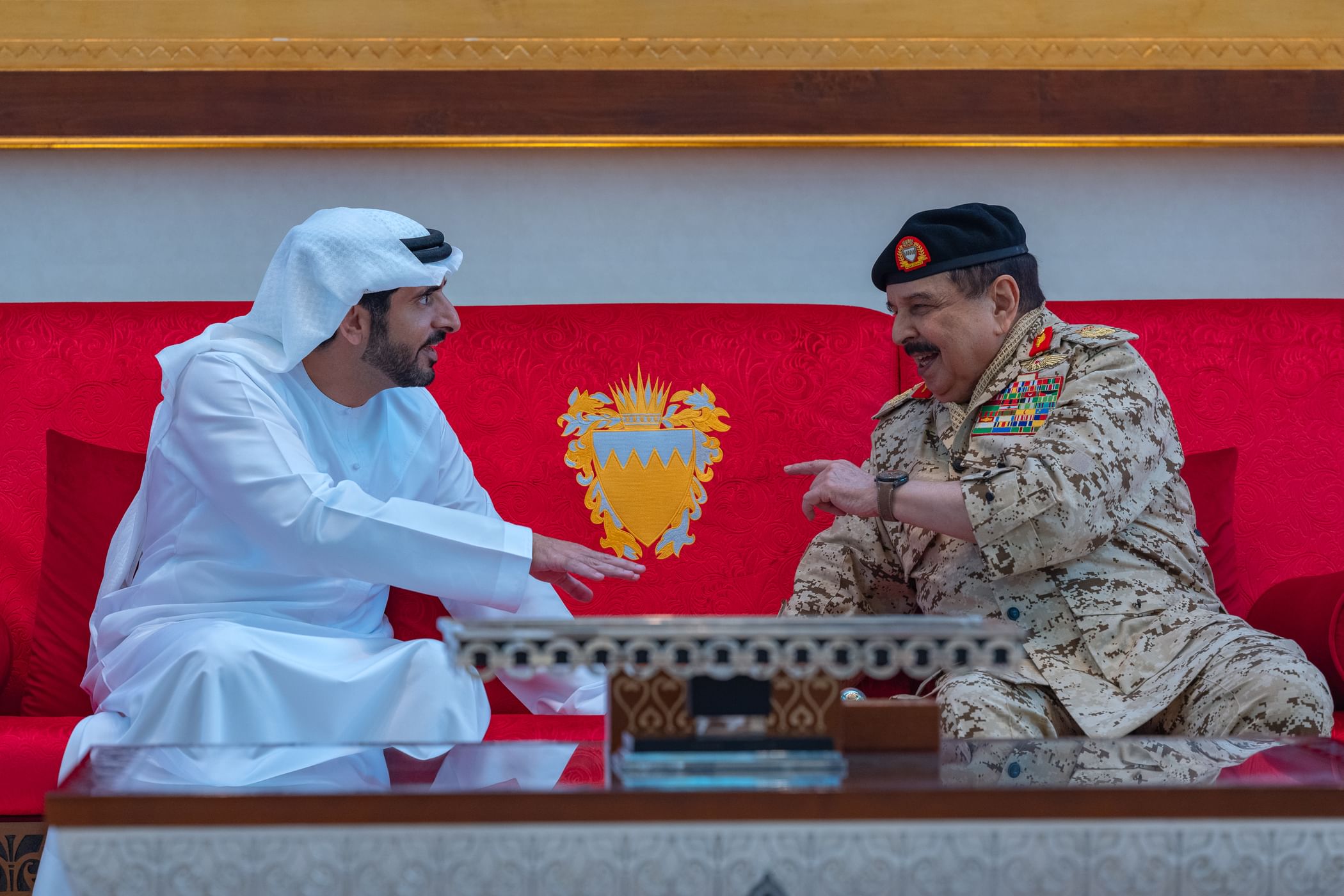 بحضور ملك البحرين / حمدان بن محمد يشهد التمرين العسكري المشترك "درع البحرين"