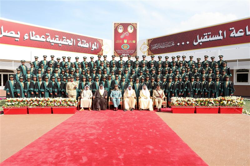 حمدان بن محمد يشهد حفل تخريج الدورة الـ 24 من المرشحين الضباط في أكاديمية شرطة دبي