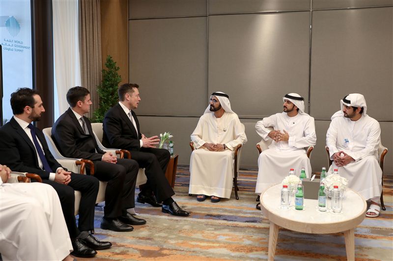 محمد بن راشد يستقبل المؤسس والرئيس التنفيذي لشركة "تيسلا موتورز"