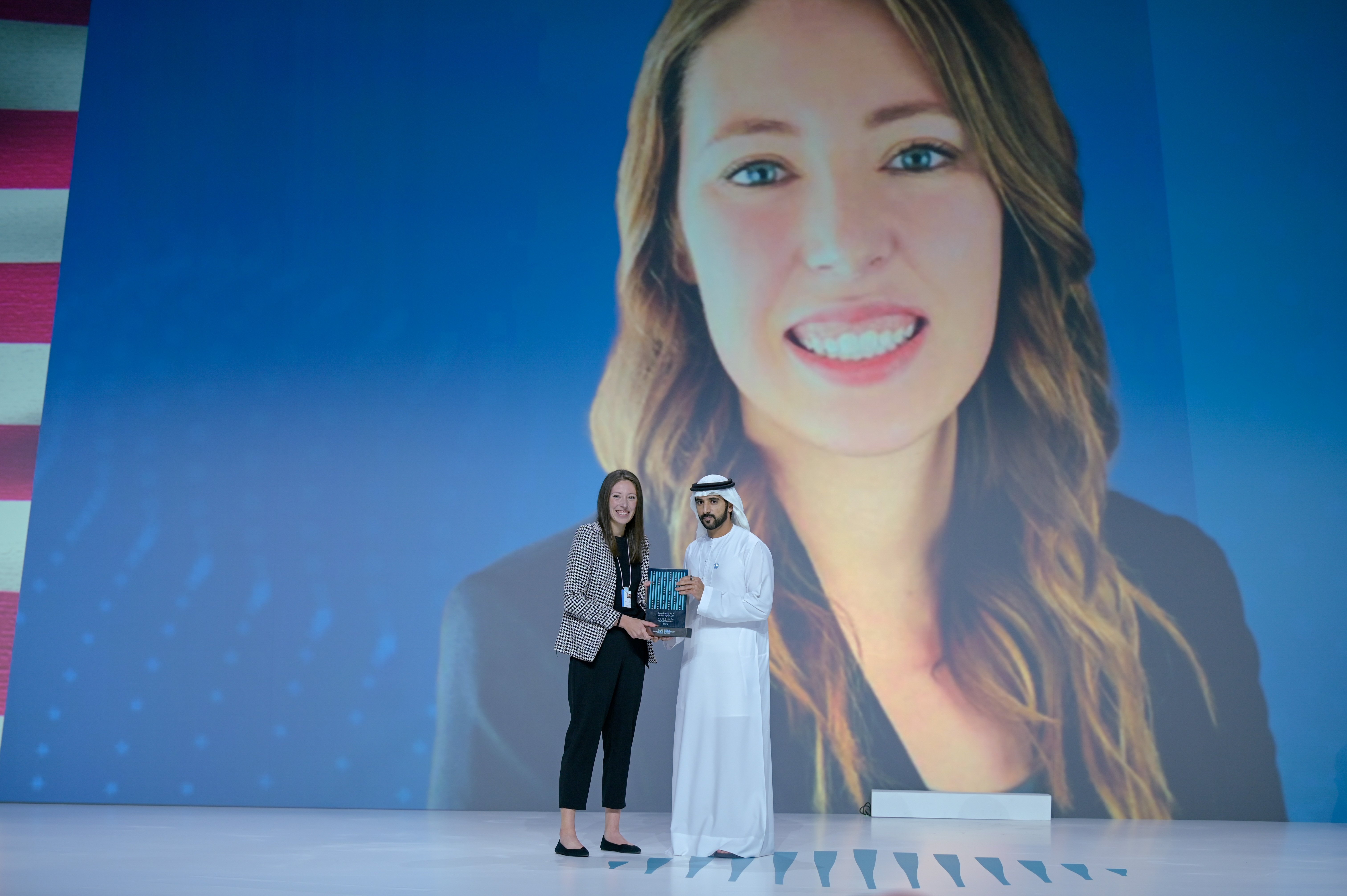 Hamdan bin Mohammed honours winner of World Data Visualisation Prize