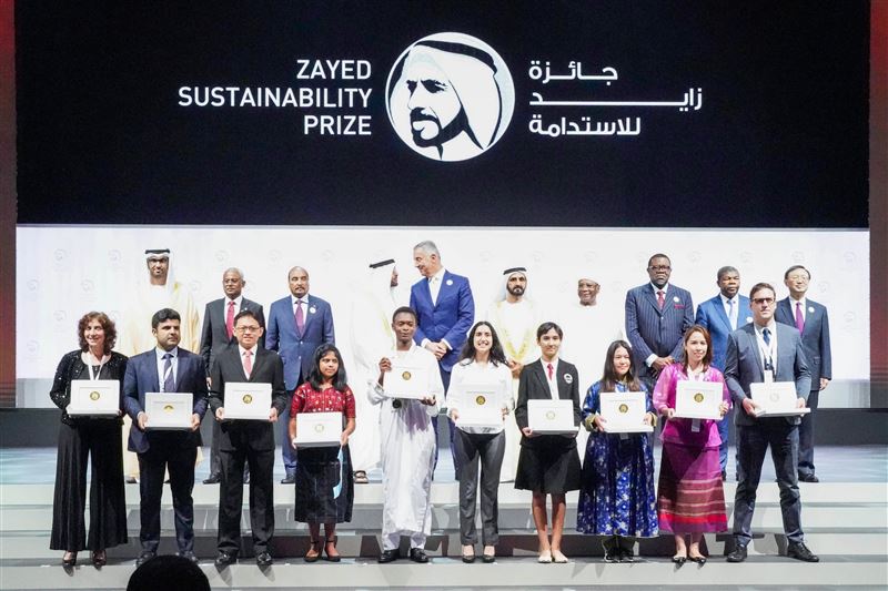 In presence of Mohammed bin Rashid, Mohamed bin Zayed honors winners of Zayed Sustainability Prize