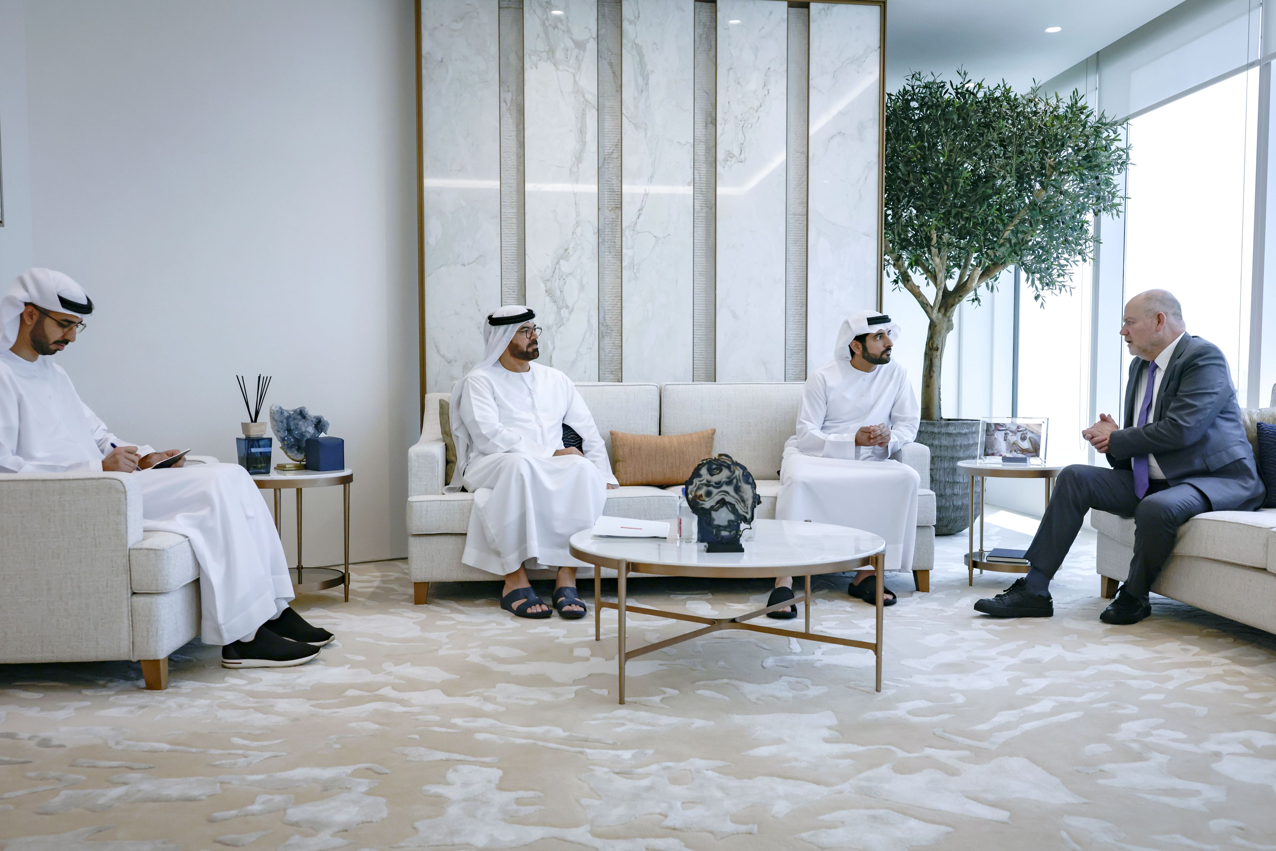 Hamdan bin Mohammed meets with Chairman & CEO of CNN Worldwide