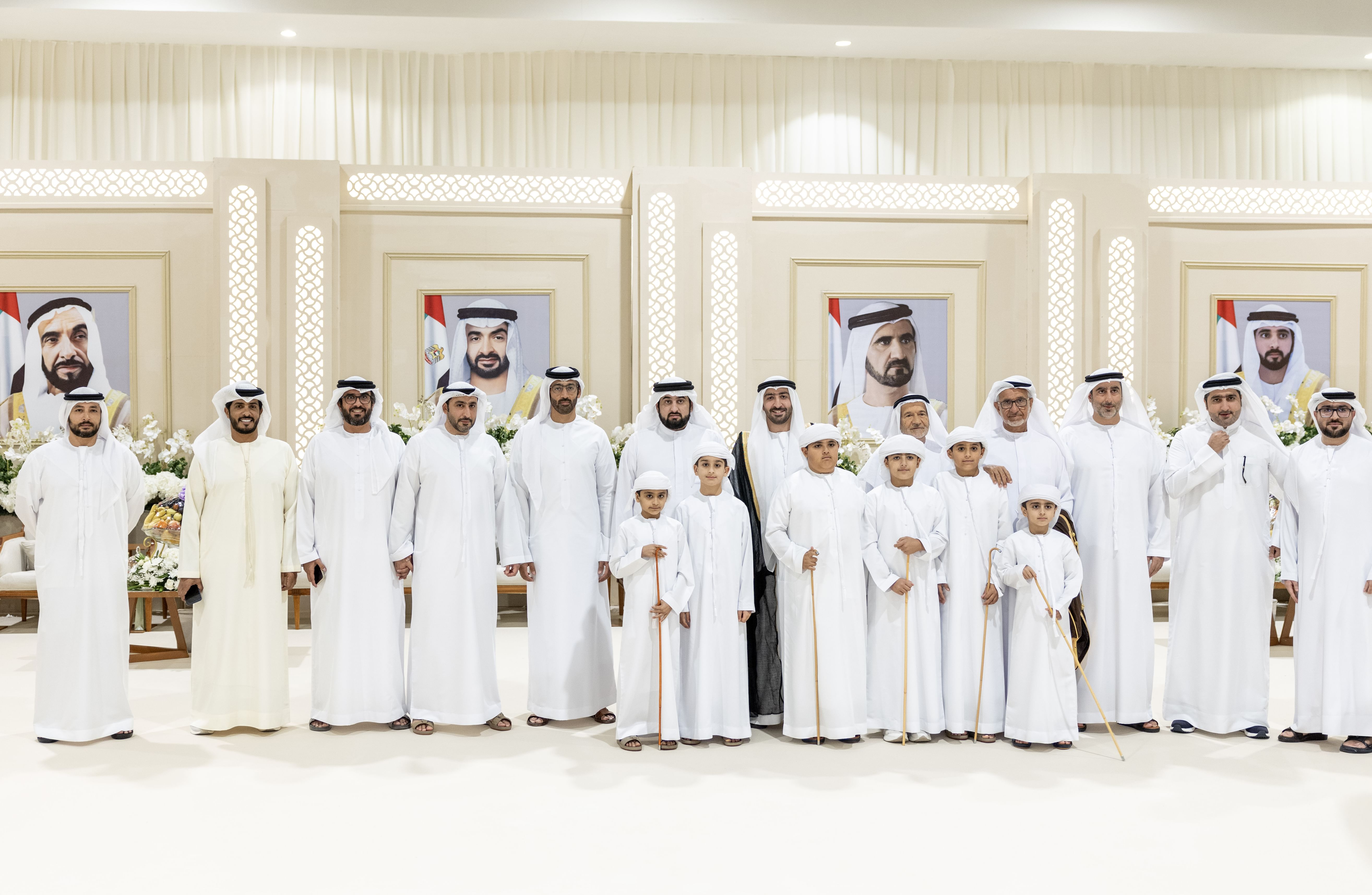 أحمد بن محمد يحضر أفراح الخياط وآل علي