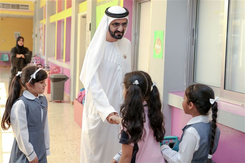 محمد بن راشد يطمئن على سير الدراسة في اليوم الأول من العام الدراسي الجديد