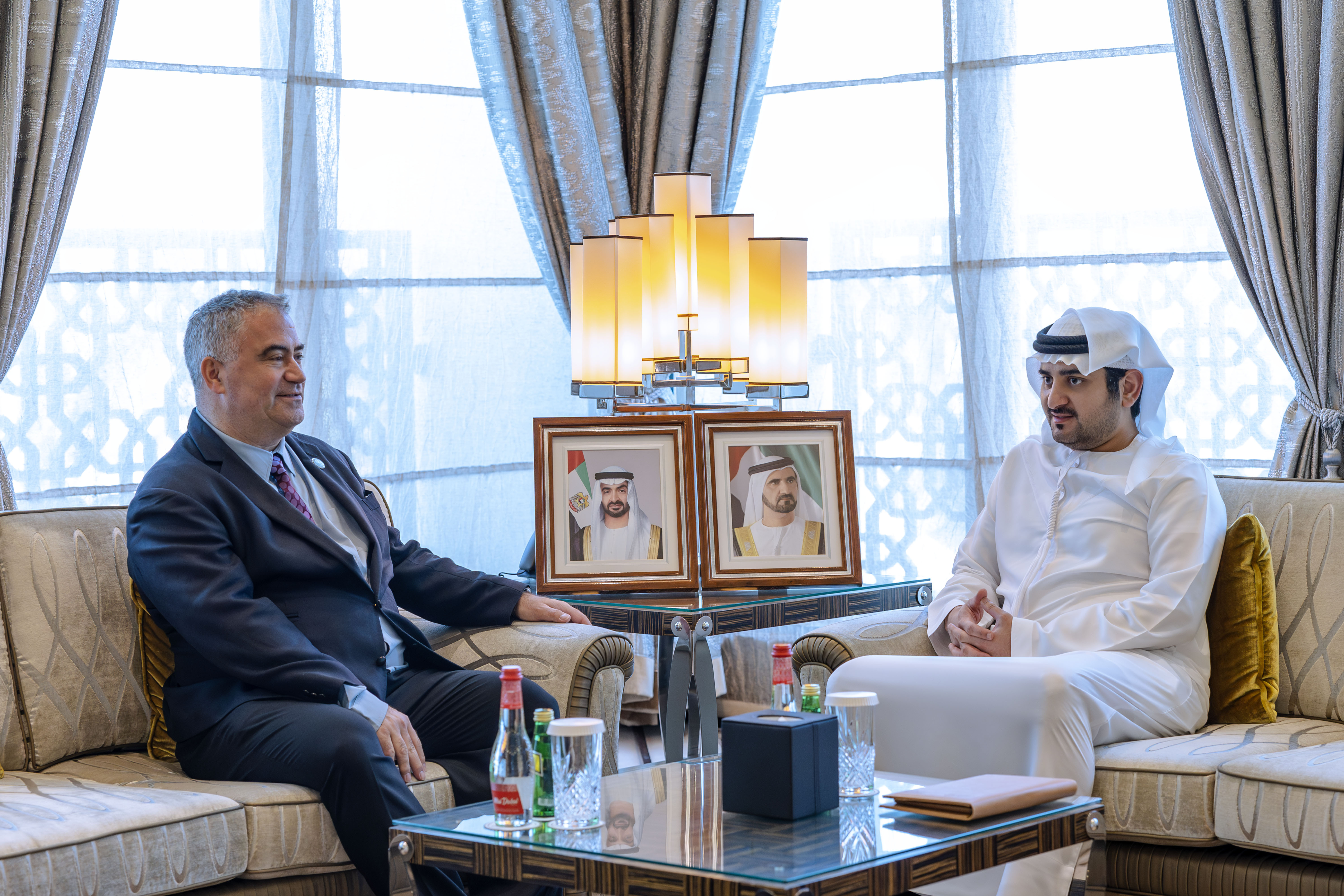 Maktoum bin Mohammed meets with Chief Executive of Moorfields Eye Hospital
