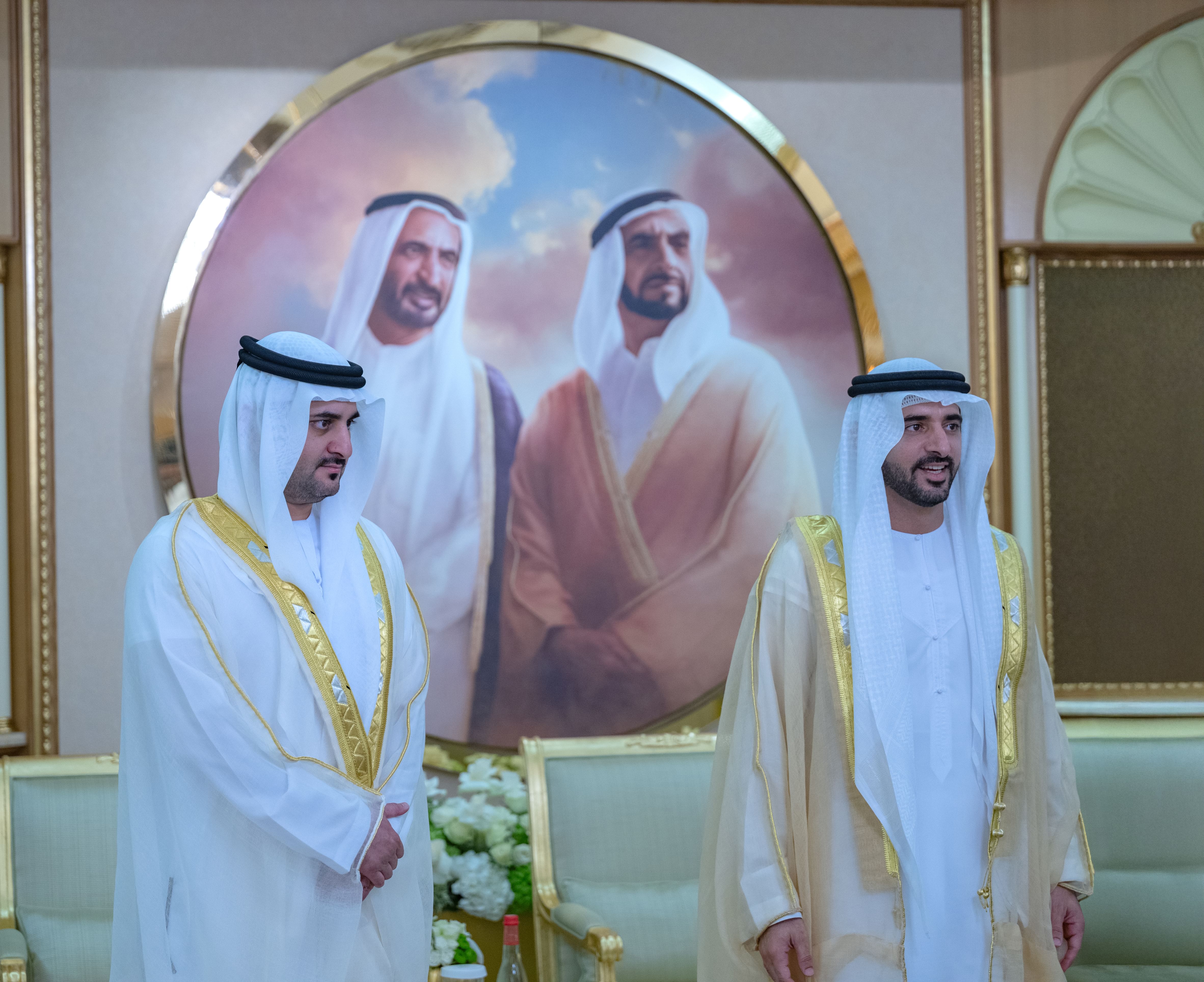 حمدان ومكتوم بن محمد يستقبلان المهنئين بعيد الفطر السعيد