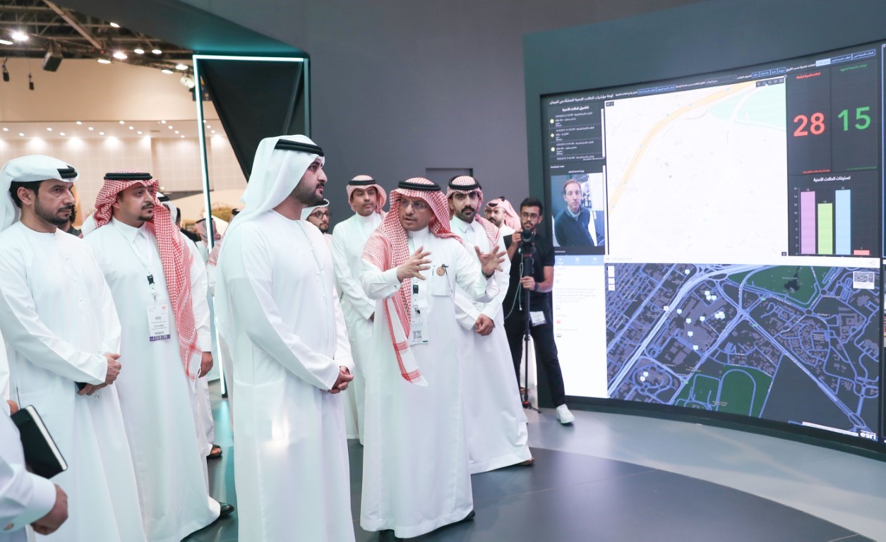 Maktoum bin Mohammed tours GITEX 2019