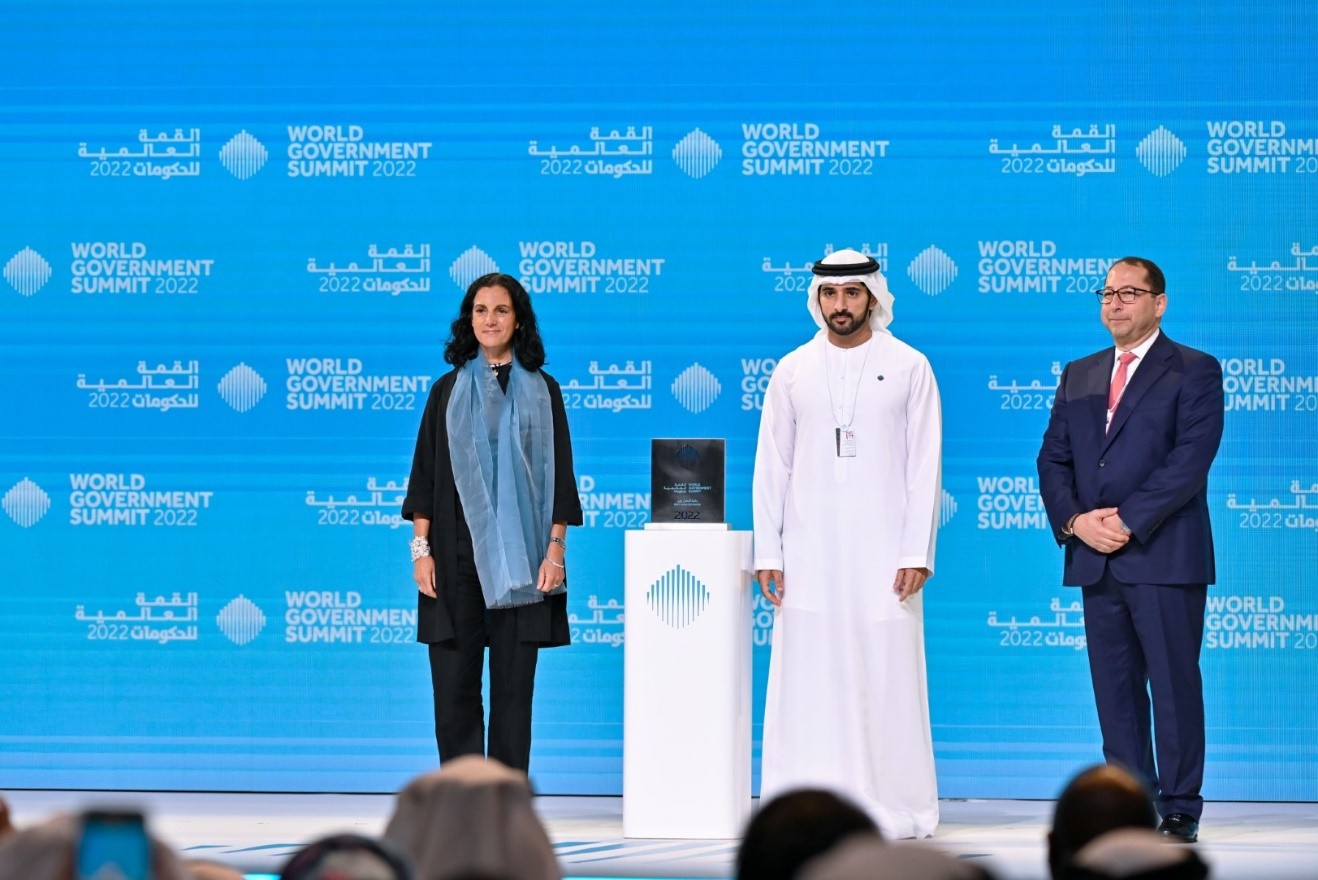 Hamdan bin Mohammed presents Best Minister in the World Award