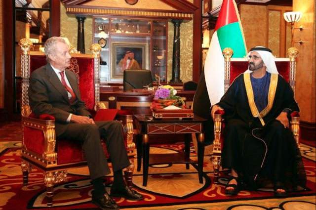 أحمد بن محمد يشهد إطلاق شعار جائزة محمد بن راشد للابداع الرياضي 