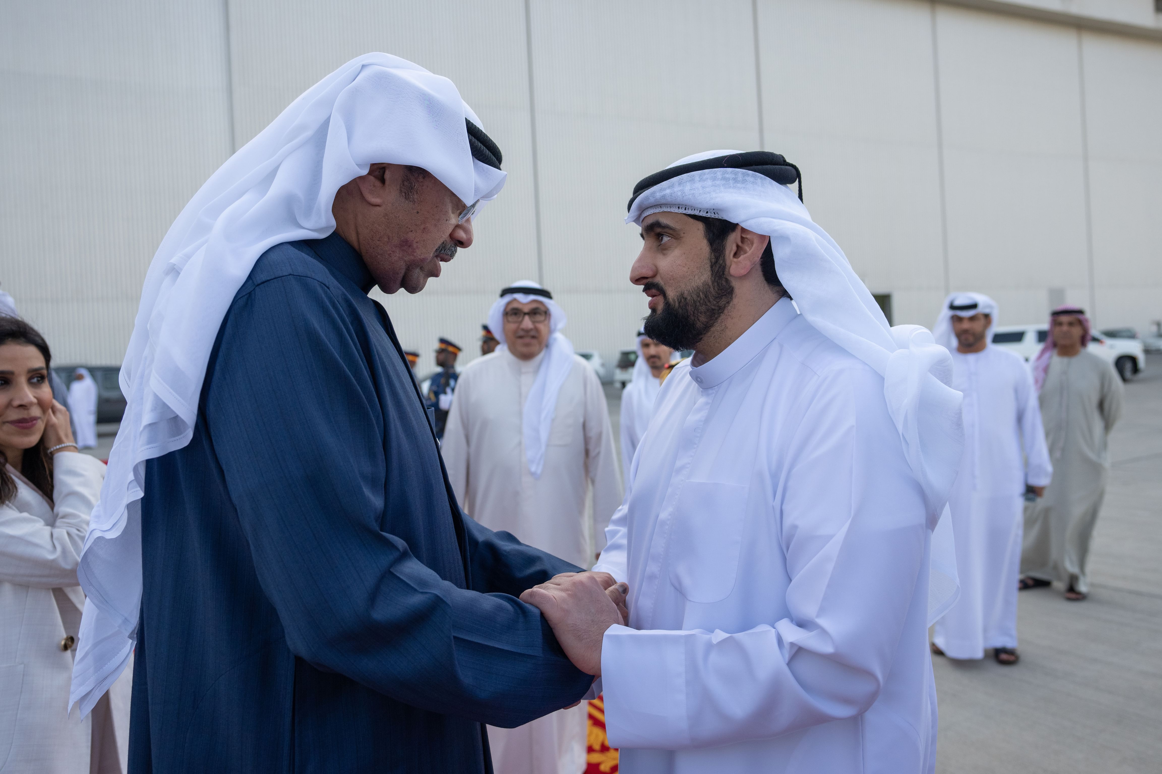 Ahmed bin Mohammed sees off Kuwait Minister of Defence