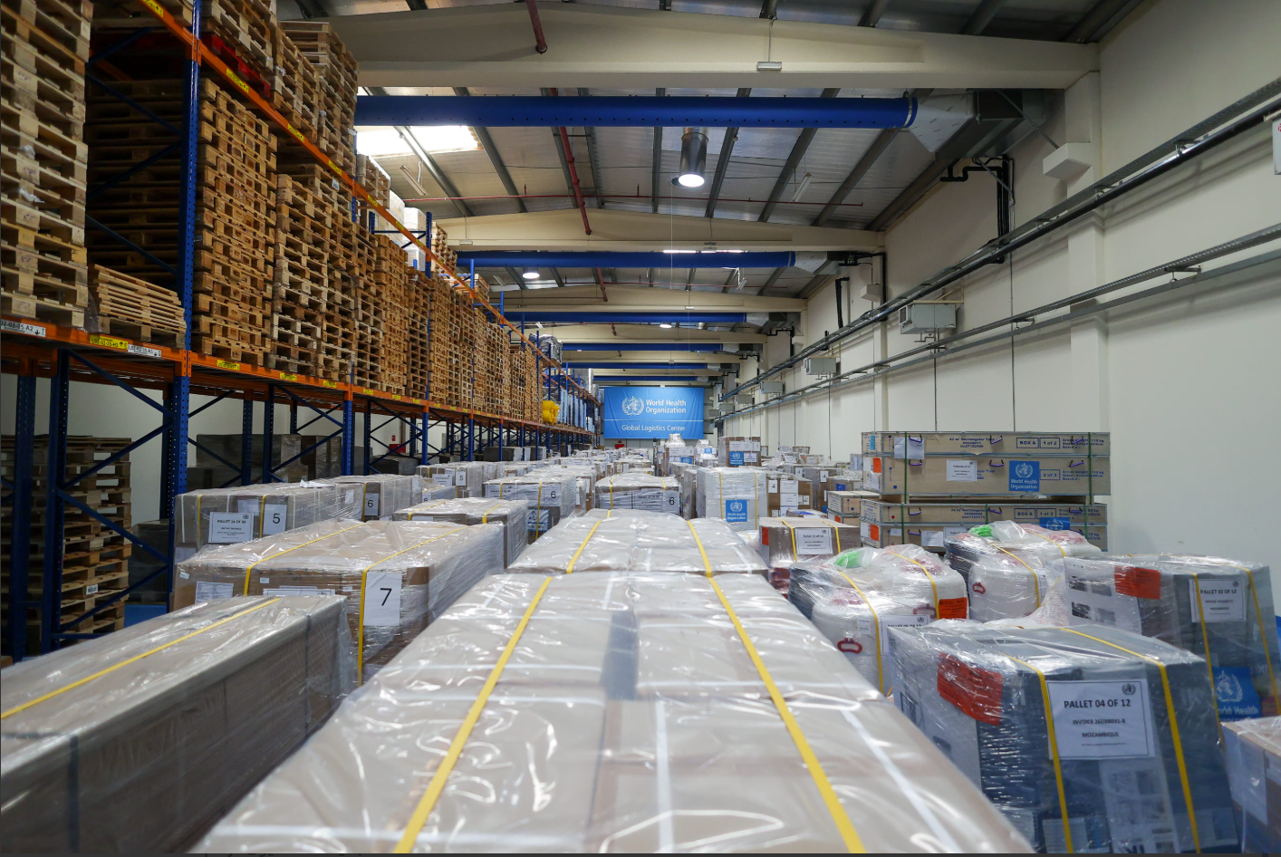 بتوجيهات محمد بن راشد، "دبي الإنسانية" تسيّر شحنة جوية لنقل مواد طبية إغاثية إلى أفغانستان 