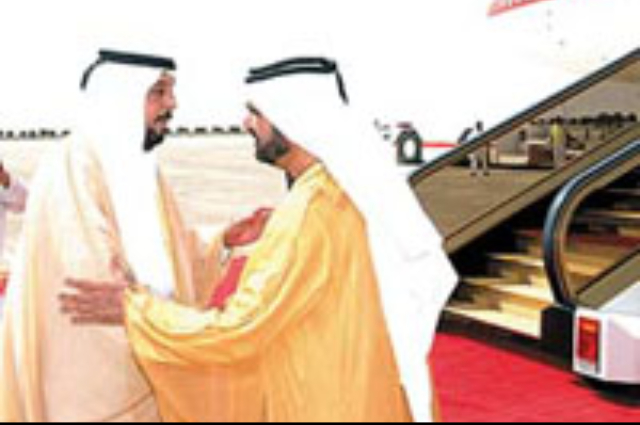 Khalifa leaves for Muscat and Mohammed bin Rashid sees him off 