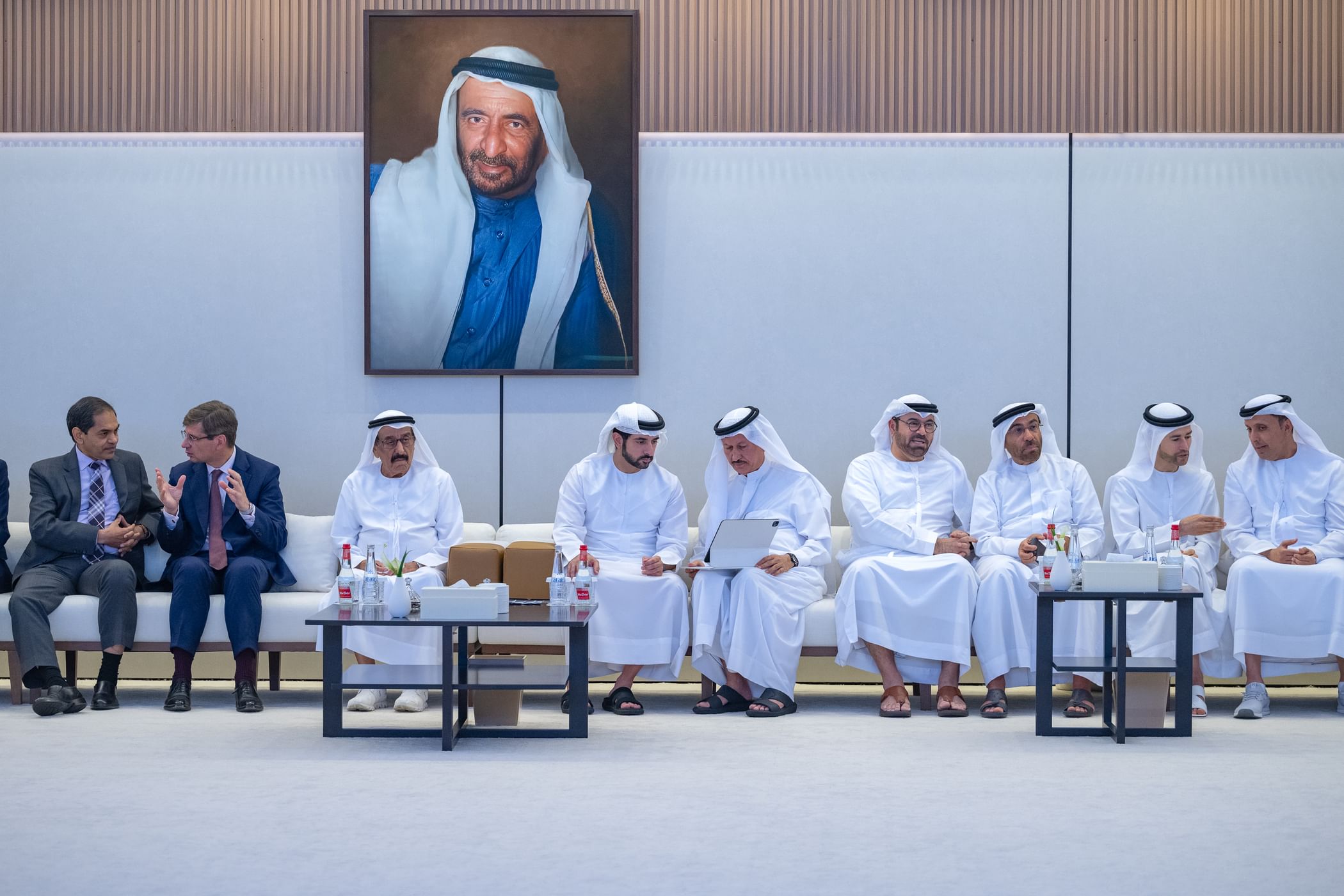 Hamdan bin Mohammed meets with local dignitaries, senior officials at Nad Al Sheba Majlis