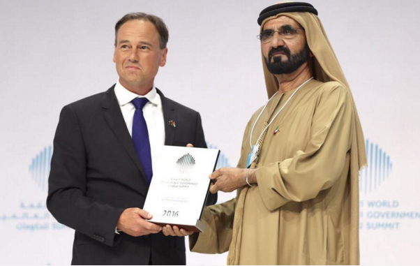 محمد بن راشد يصطحب ولي عهد أبوظبي في جولة داخل مرافق "ميدان"