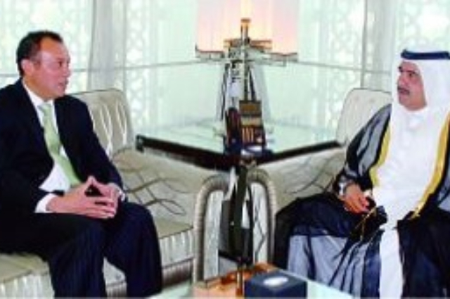 Hamdan bin Rashid receives Malaysian Consul General