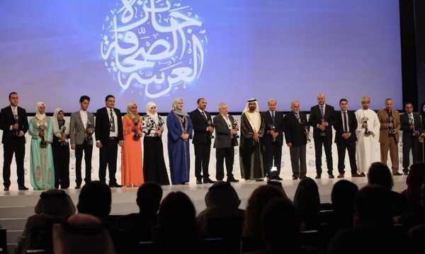 محمد بن راشد  يلتقي  بطلبة وطالبات الإمارات بفرنسا