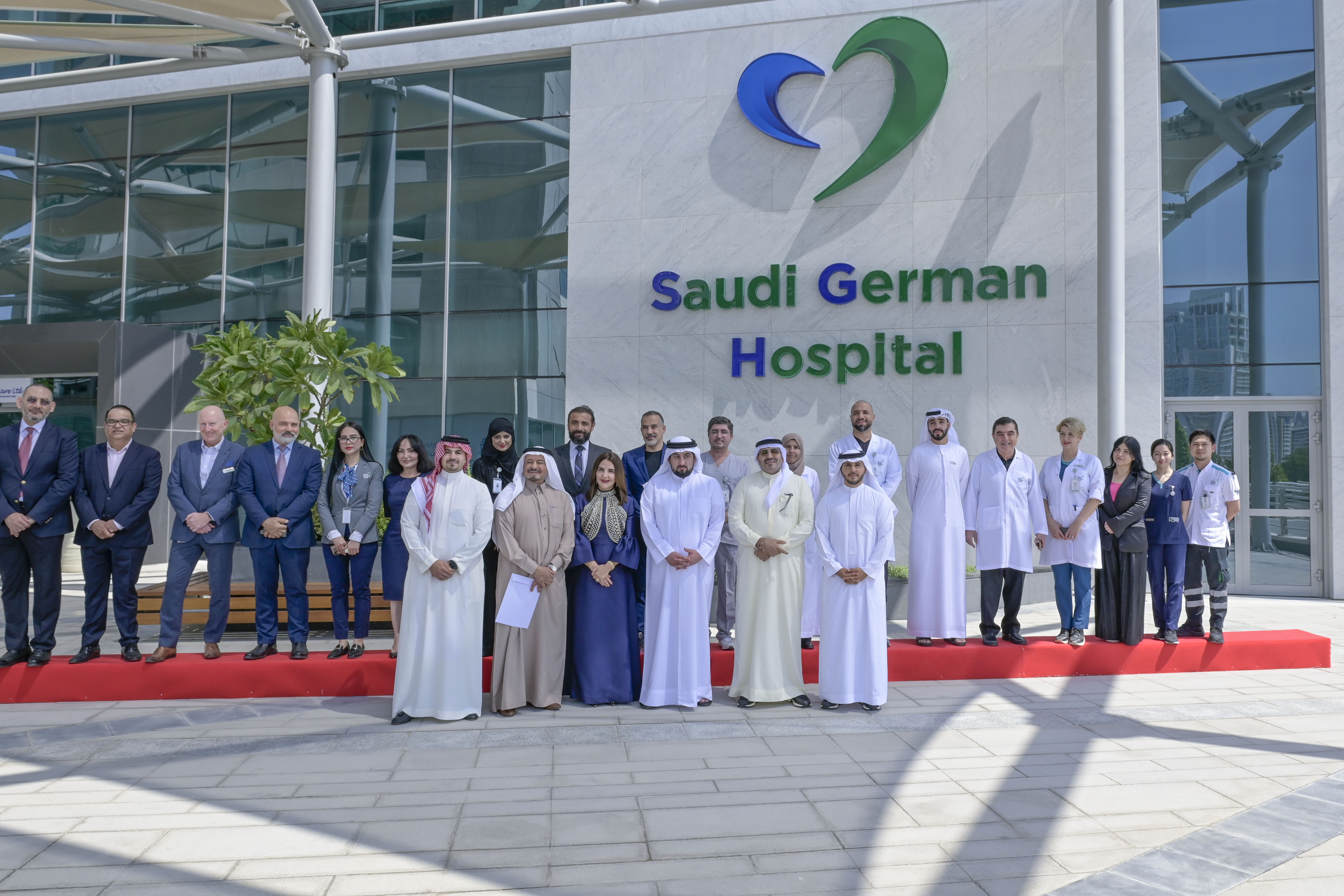 Ahmed bin Mohammed visits Saudi German Hospital in Al Barsha