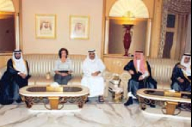 Hamdan bin Rashid receives consular corps