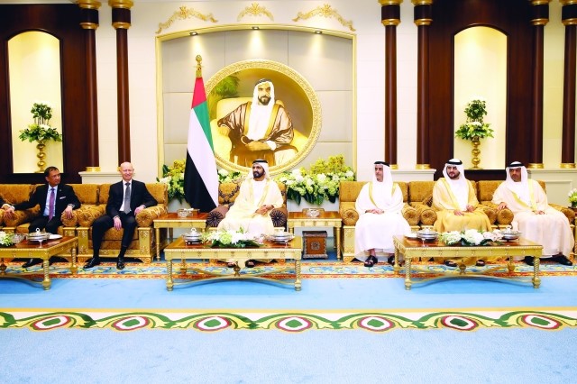 محمد بن راشد يستقبل إمانويل هووج، الرئيس التنفيذي لوكالة الأنباء الفرنسية (AFP)