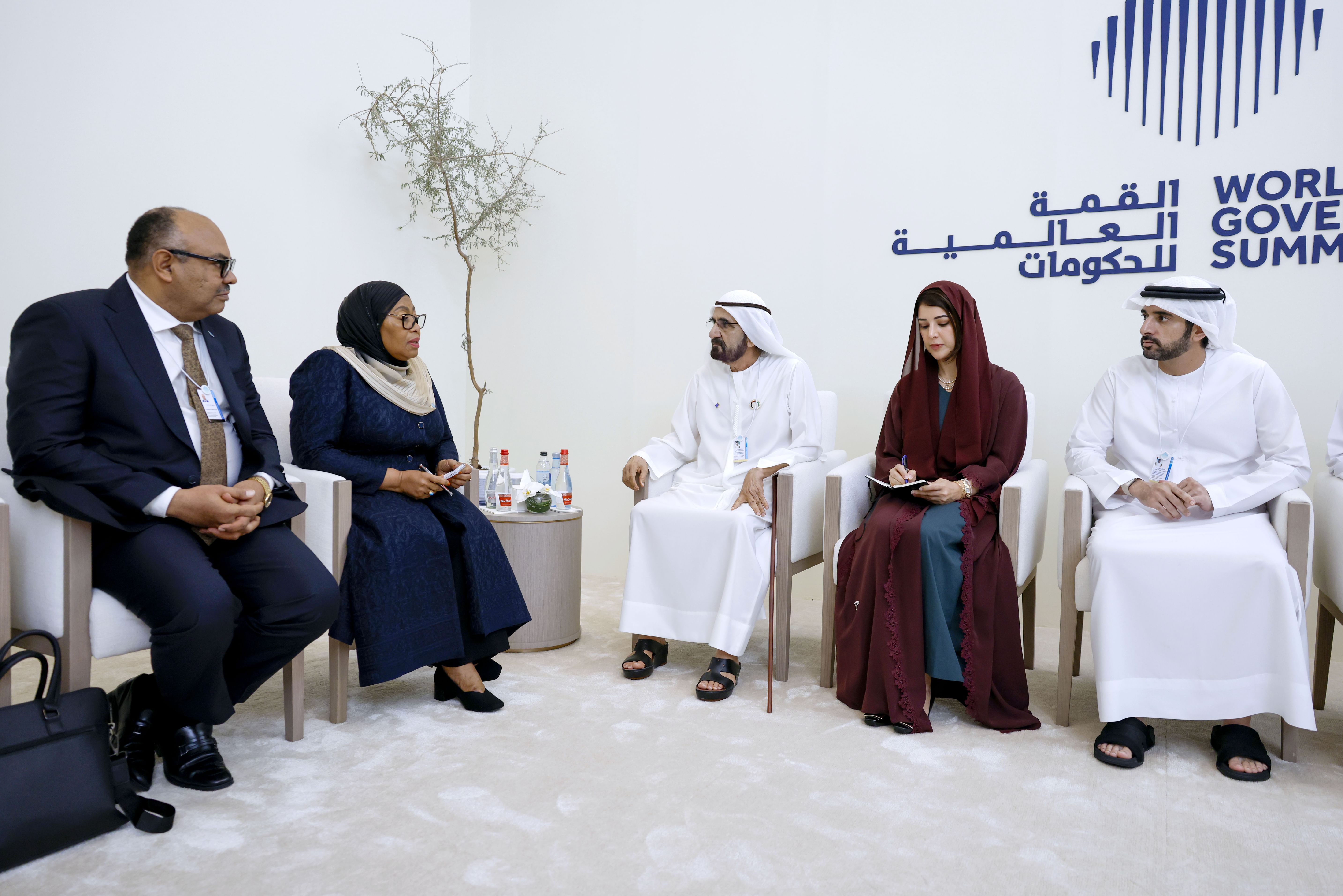 محمد بن راشد يلتقي رئيسة جمهورية تنزانيا المتحدة ويؤكد أهمية توسيع الشراكات بين حكومات العالم لدعم جهود التنمية