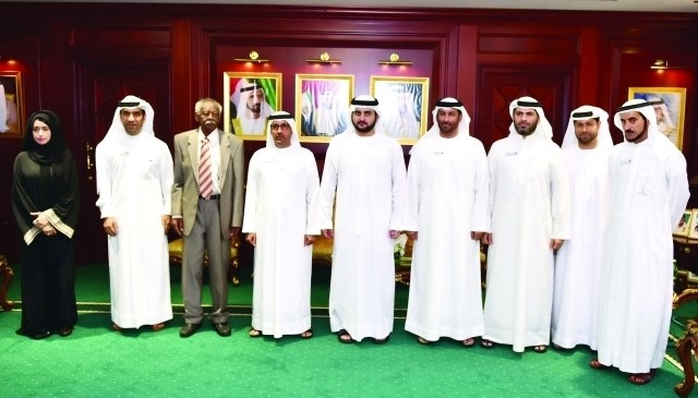 حمدان بن محمد يزور دائرة الأراضي و الأملاك بدبي 