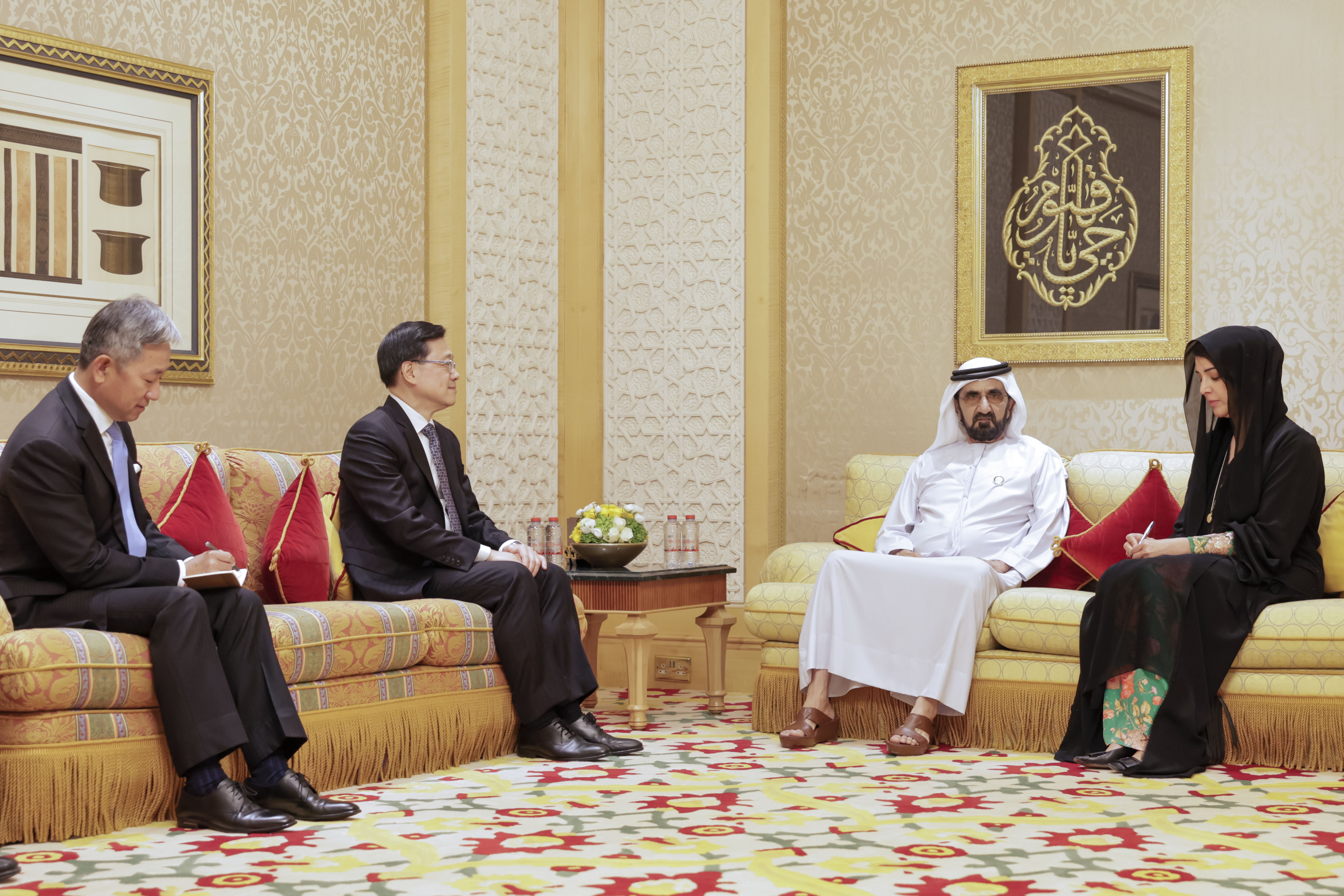 Mohammed bin Rashid meets with the Chief Executive of Hong Kong