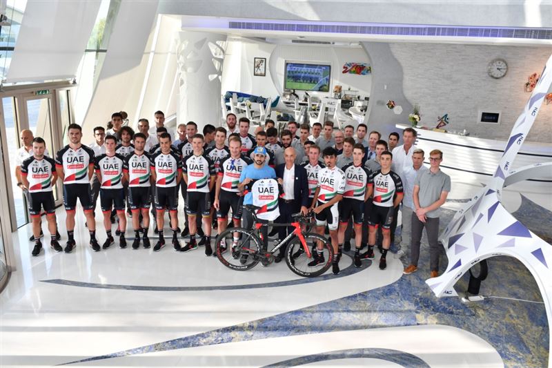 Hamdan bin Mohammed receives UAE Team Emirates