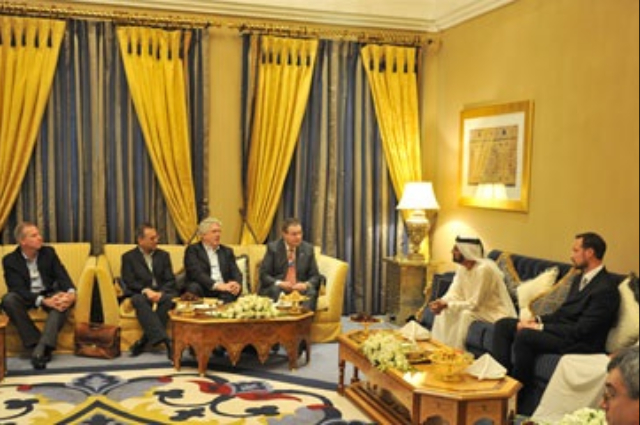 Mohammed Bin Rashid meets officials of the second Summit on global agenda 