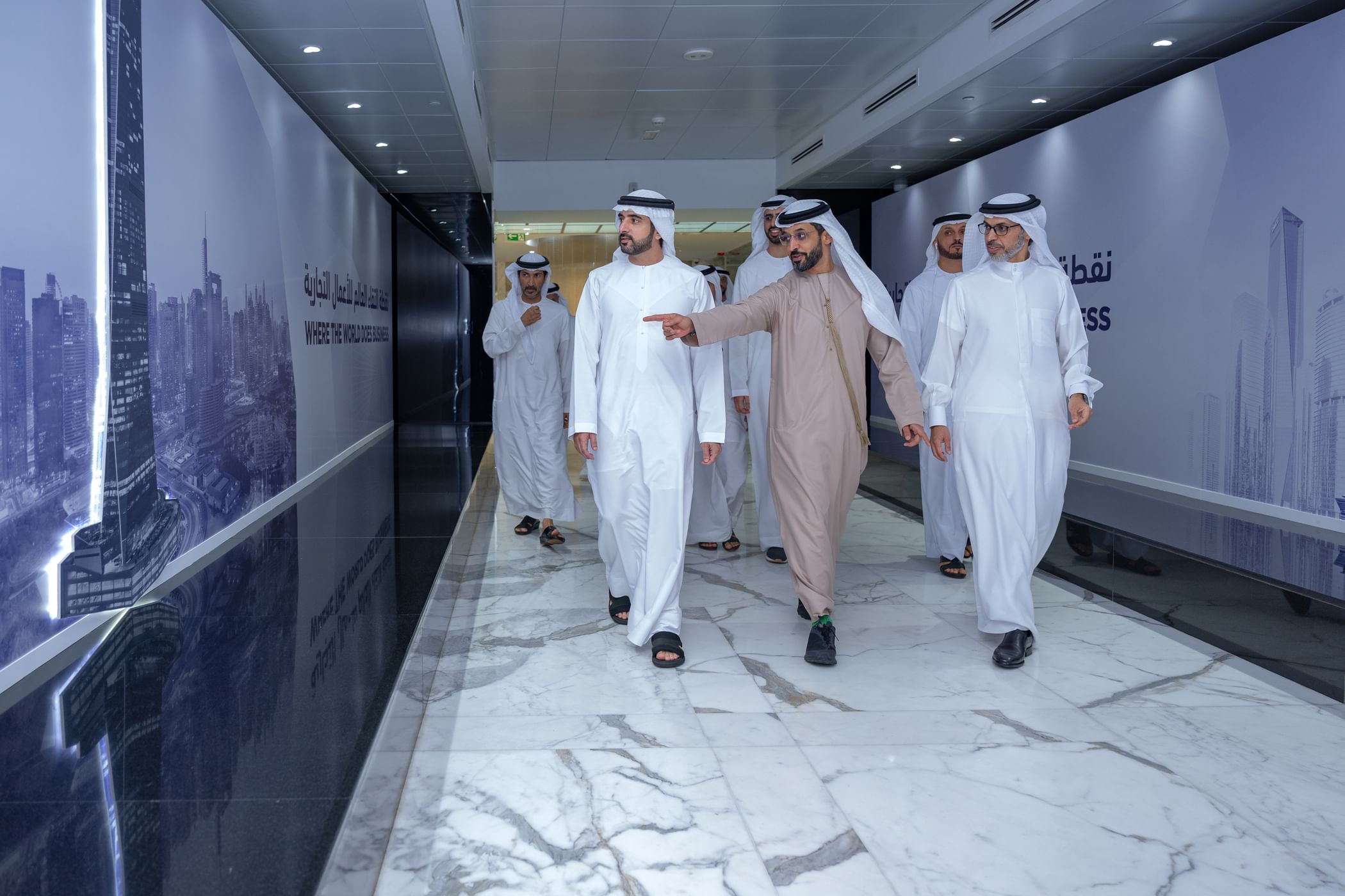 حمدان بن محمد يزور مركز دبي للسلع المتعددة ويشيد بدوره في تعزيز حركة التجارة الدولية وجذب الاستثمار