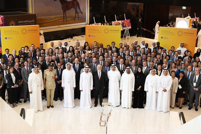 محمد بن راشد يحضر جلسة حوارية مع أهم الرواد والمؤثرين العرب في وسائل التواصل الاجتماعي