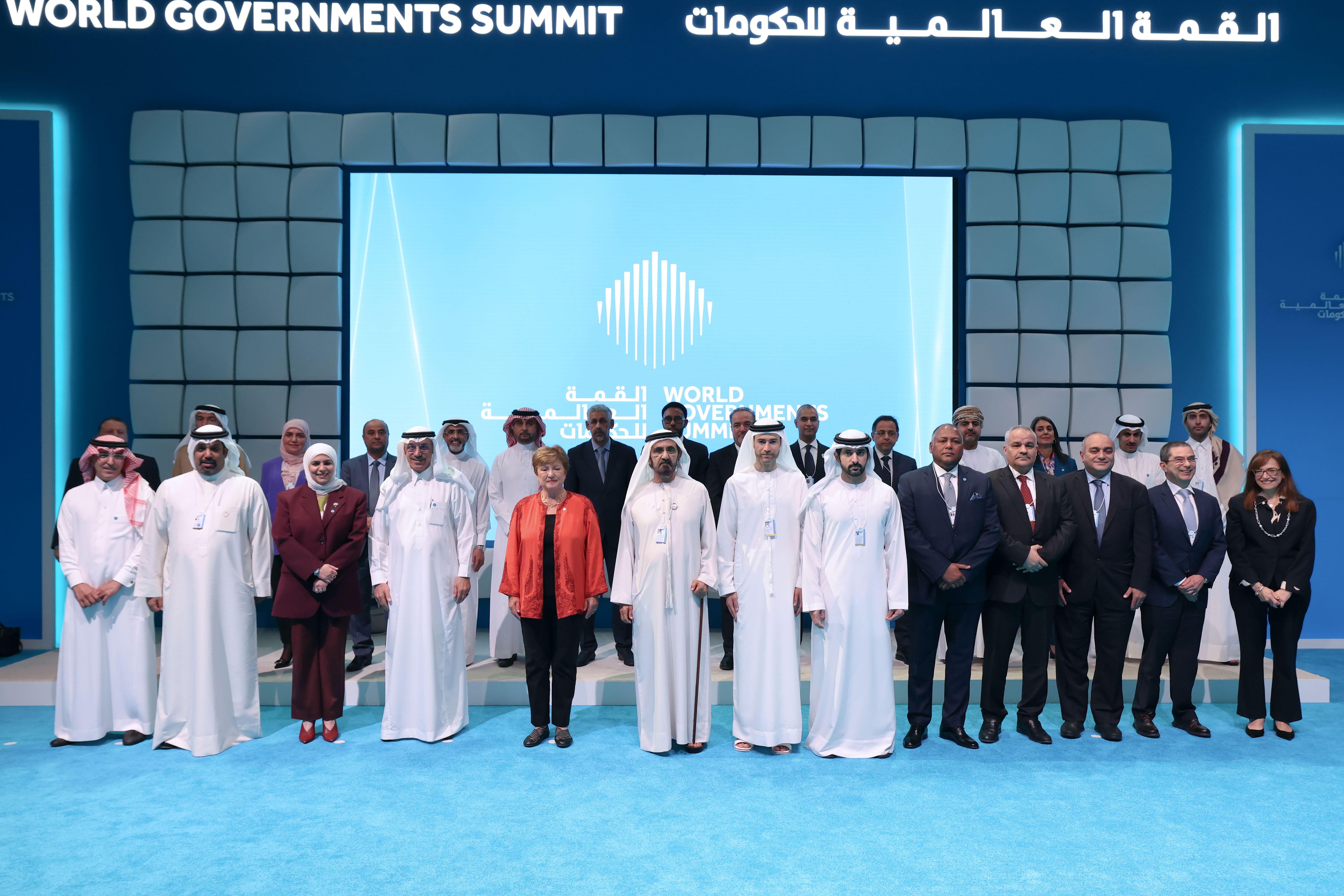 Mohammed bin Rashid meets with Arab finance ministers participating in Arab Fiscal Forum
