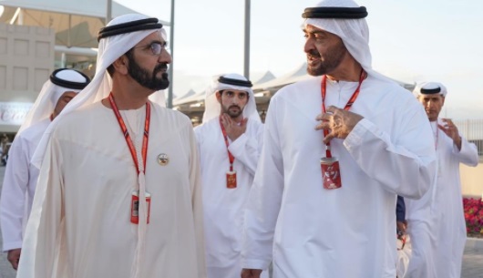 محمد بن راشد ومحمد بن زايد وضيوف الدولة وأولياء العهود يشهدون ختام سباق الفورمولا1
