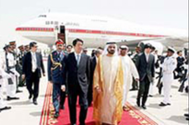 Mohammed bin Rashid receives Japan’s Prime Minister