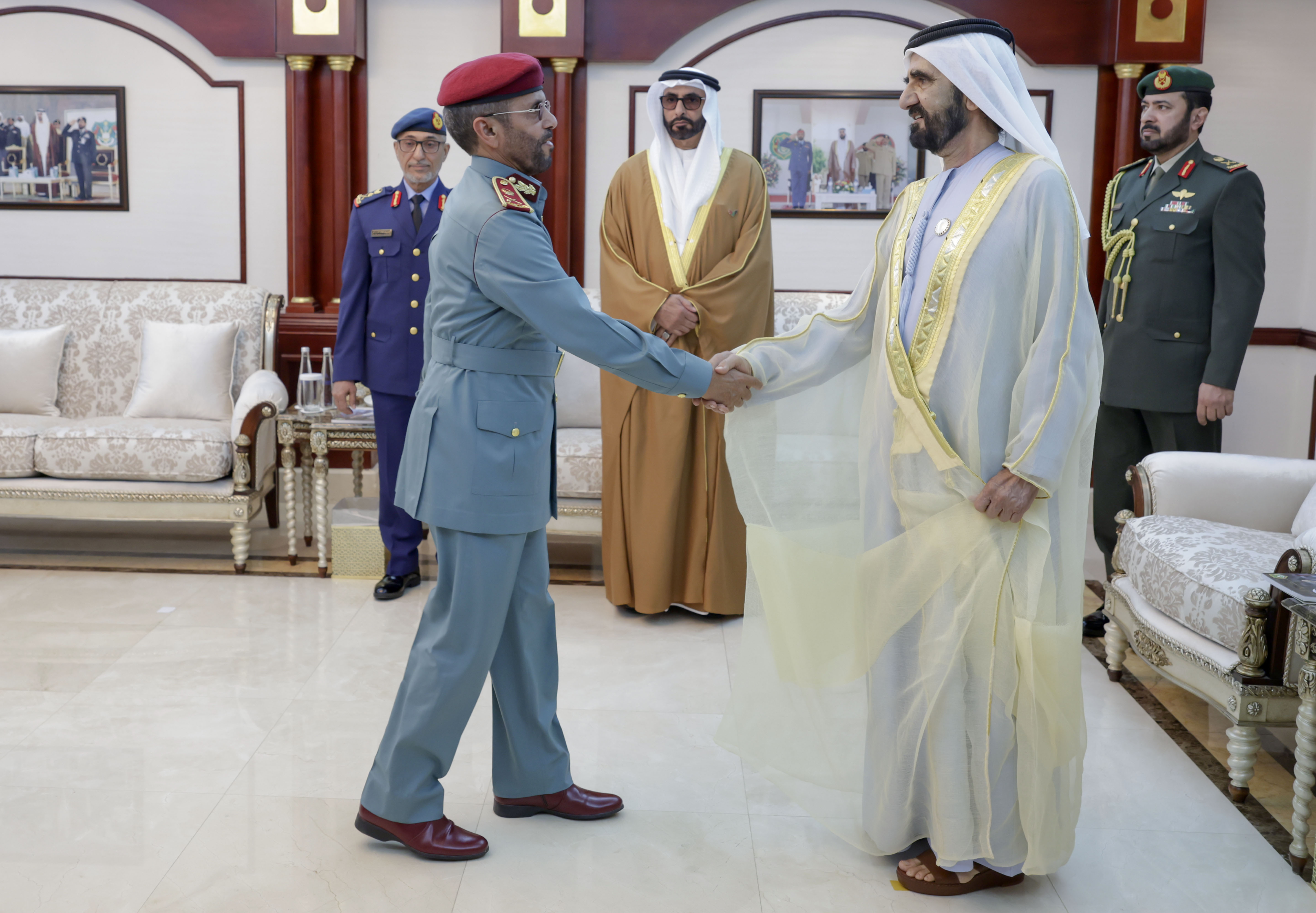 Mohammed bin Rashid meets with high-ranking military and police officials in UAE