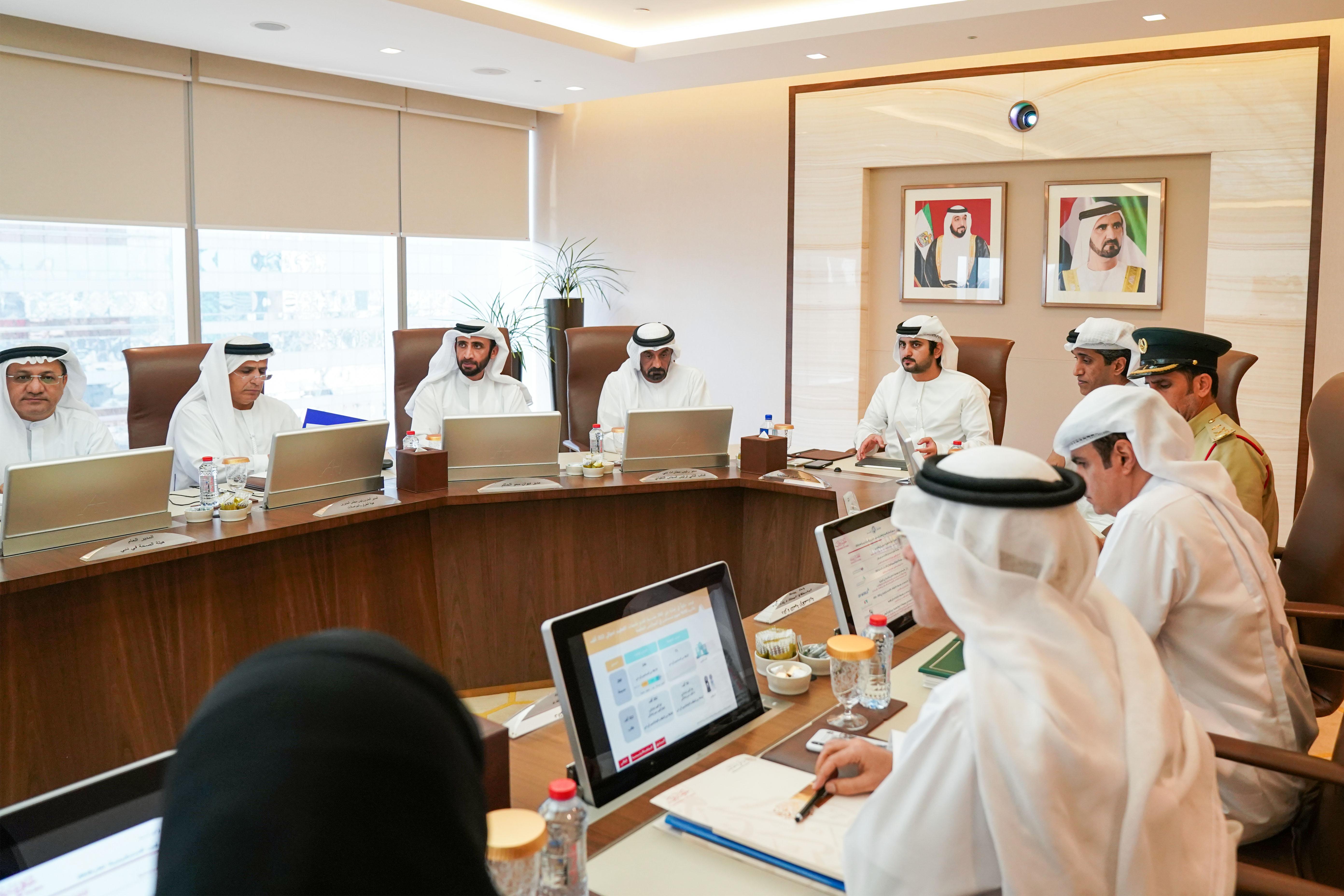 Maktoum bin Mohammed Chairs Strategic Affairs Meeting